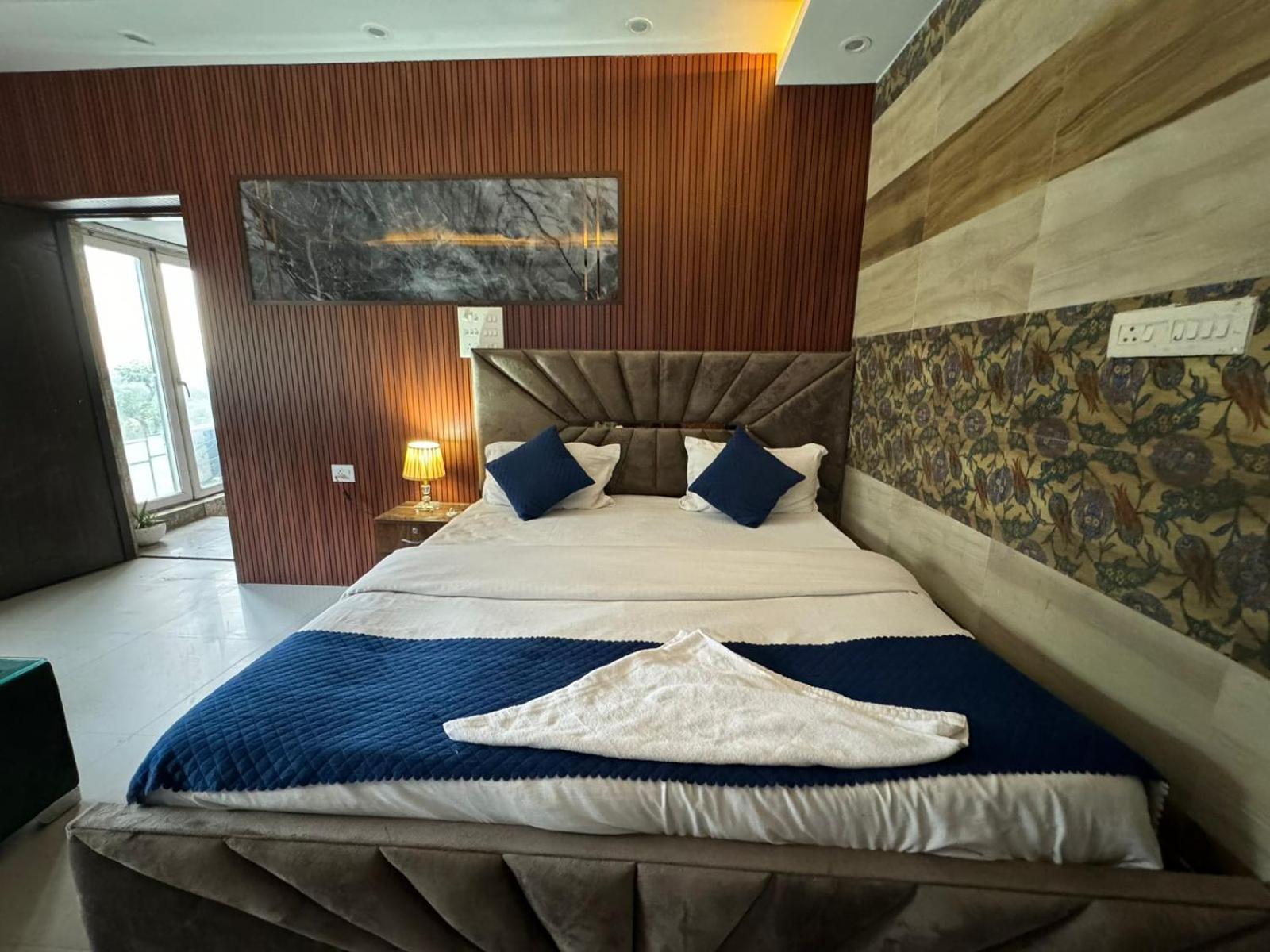 Hotel Dev Ganga Rishīkesh Zewnętrze zdjęcie
