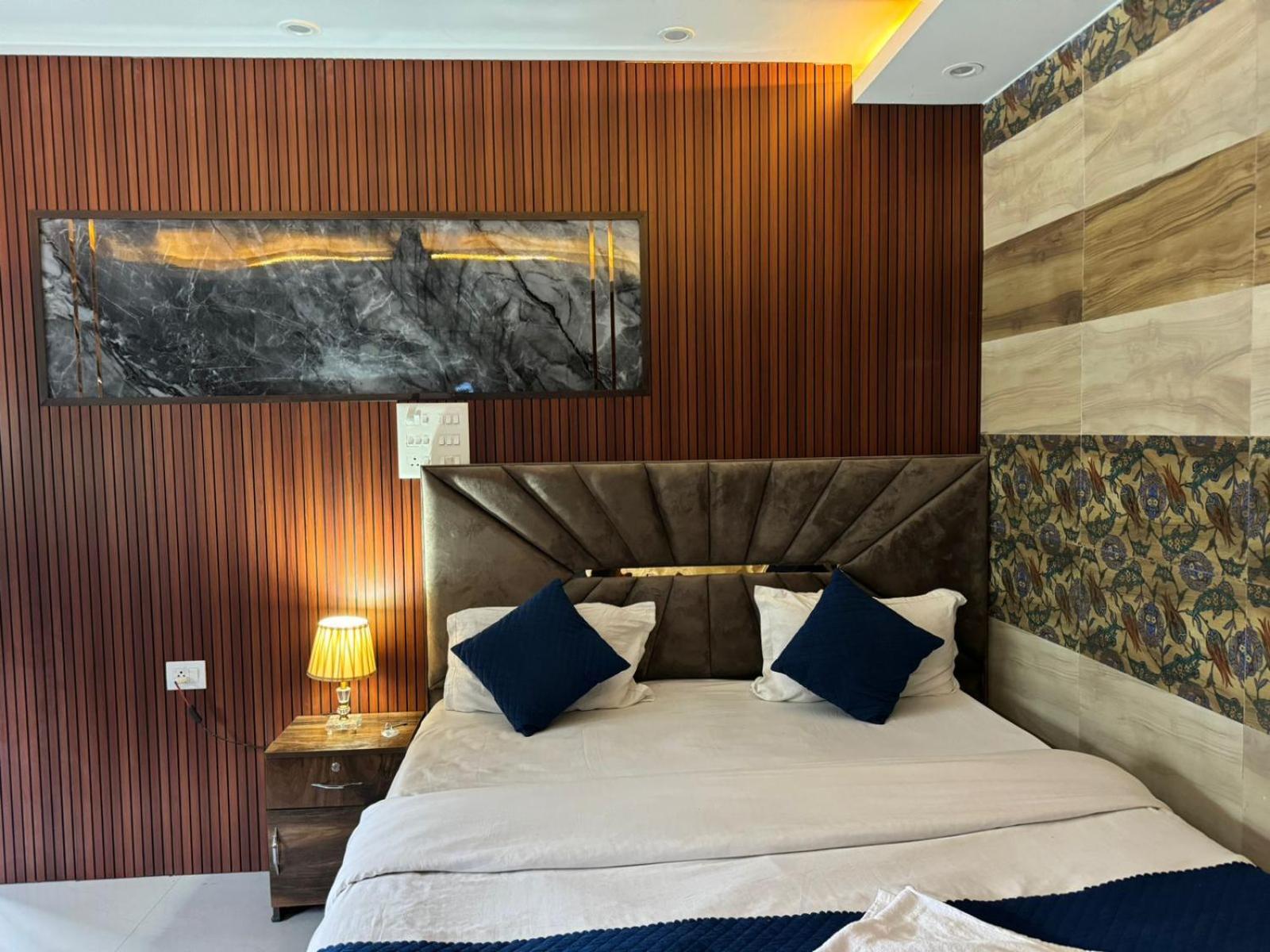 Hotel Dev Ganga Rishīkesh Zewnętrze zdjęcie