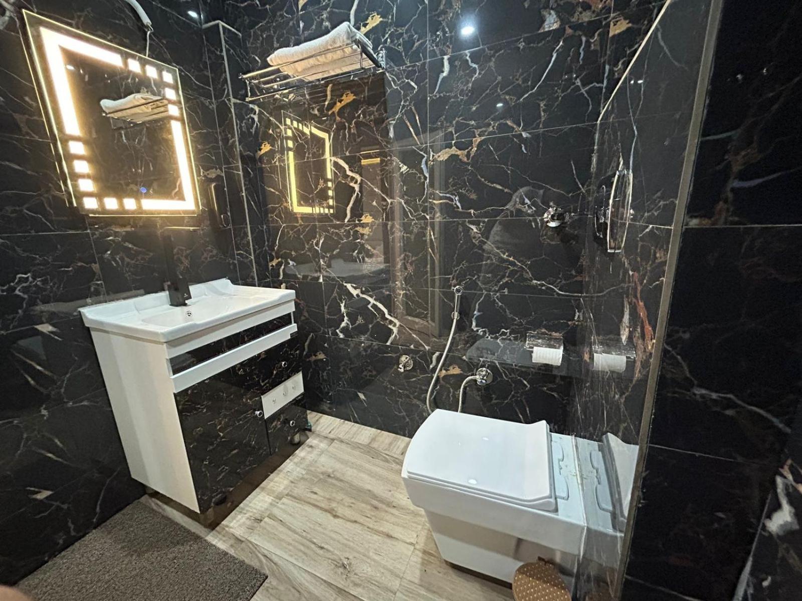 Hotel Dev Ganga Rishīkesh Zewnętrze zdjęcie