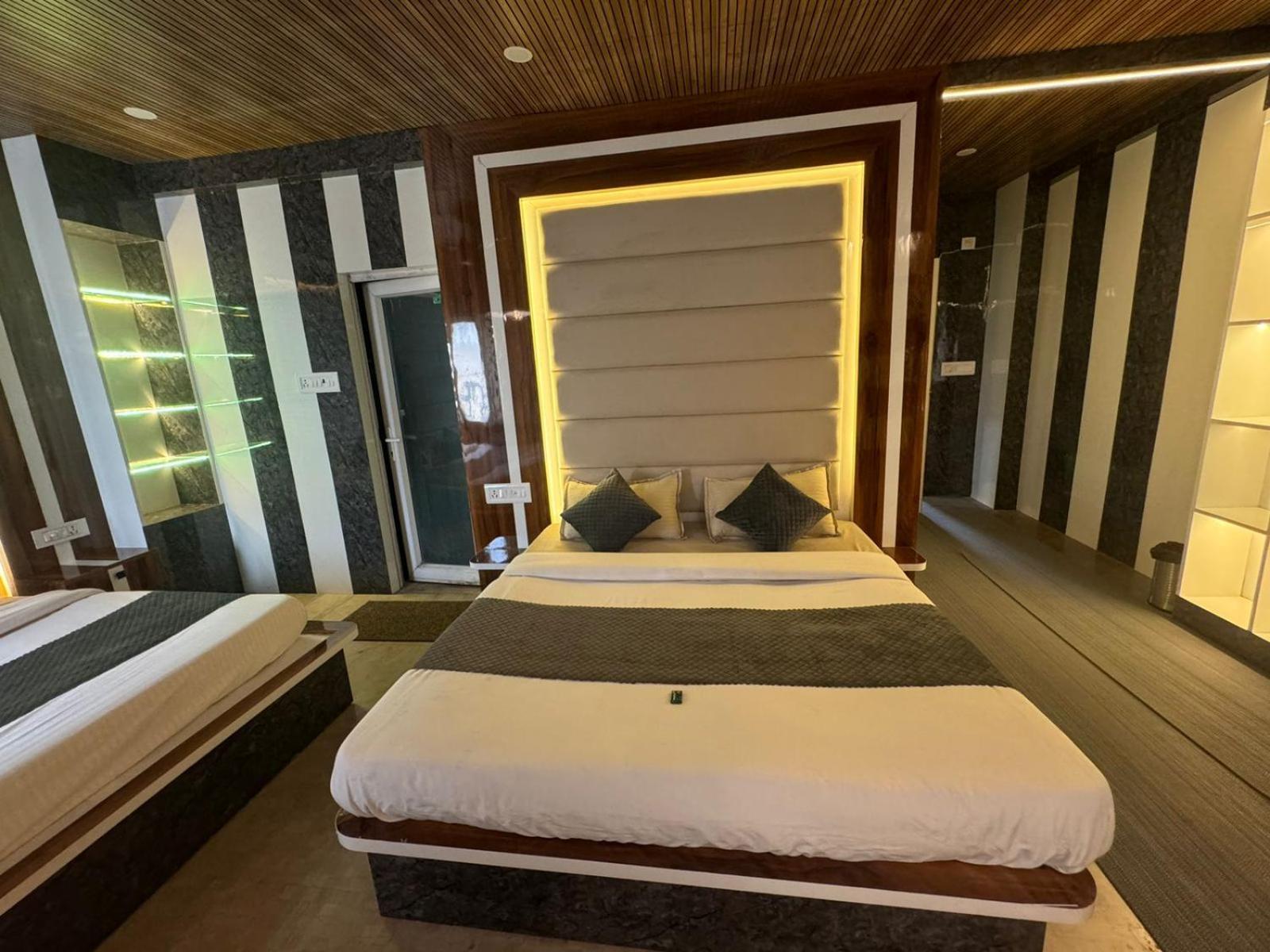 Hotel Dev Ganga Rishīkesh Zewnętrze zdjęcie