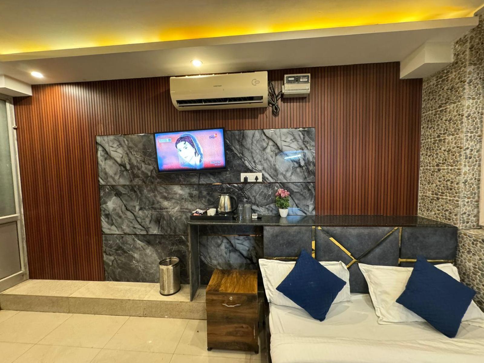 Hotel Dev Ganga Rishīkesh Zewnętrze zdjęcie