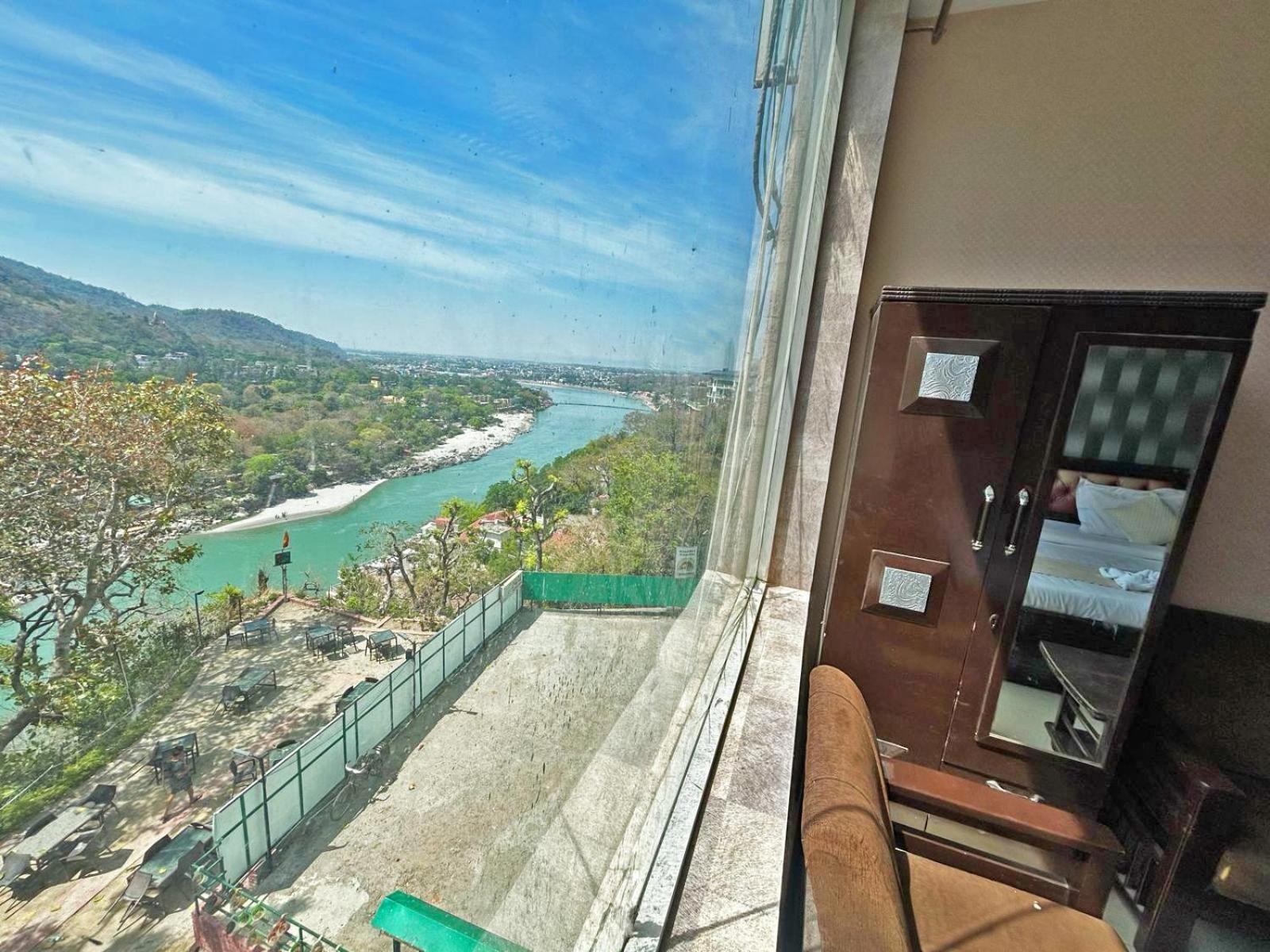 Hotel Dev Ganga Rishīkesh Zewnętrze zdjęcie