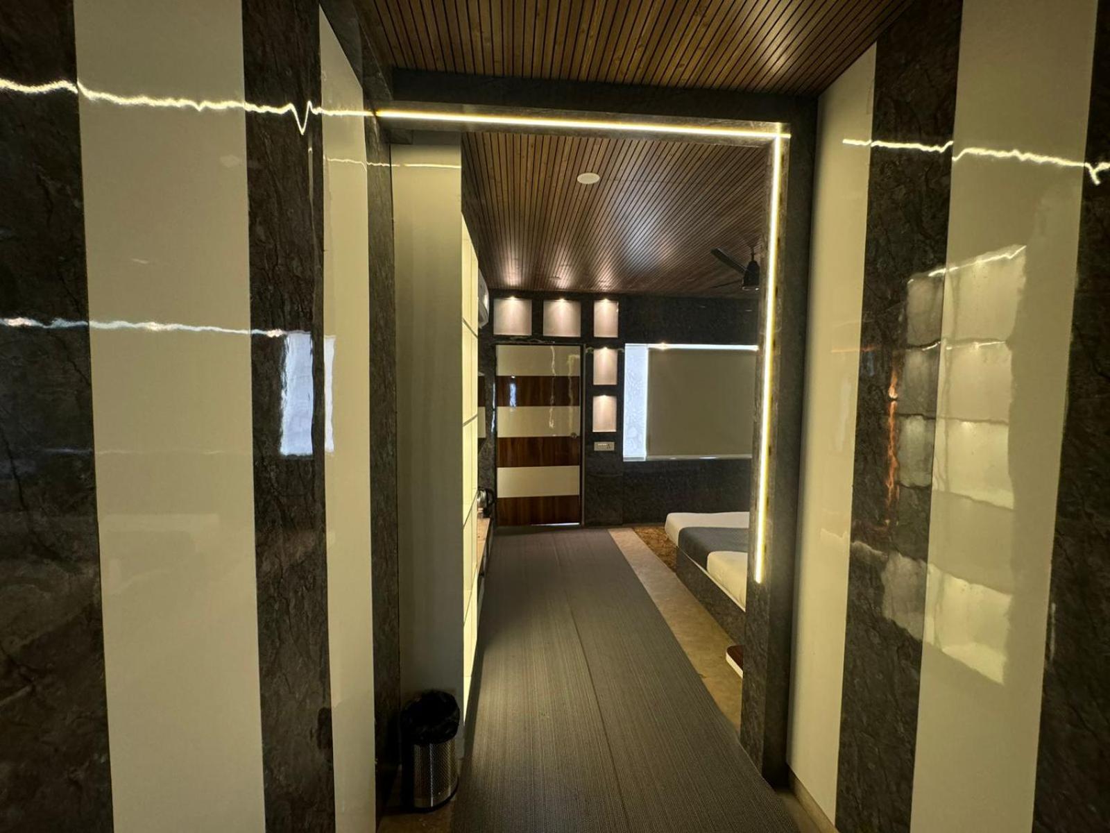 Hotel Dev Ganga Rishīkesh Zewnętrze zdjęcie