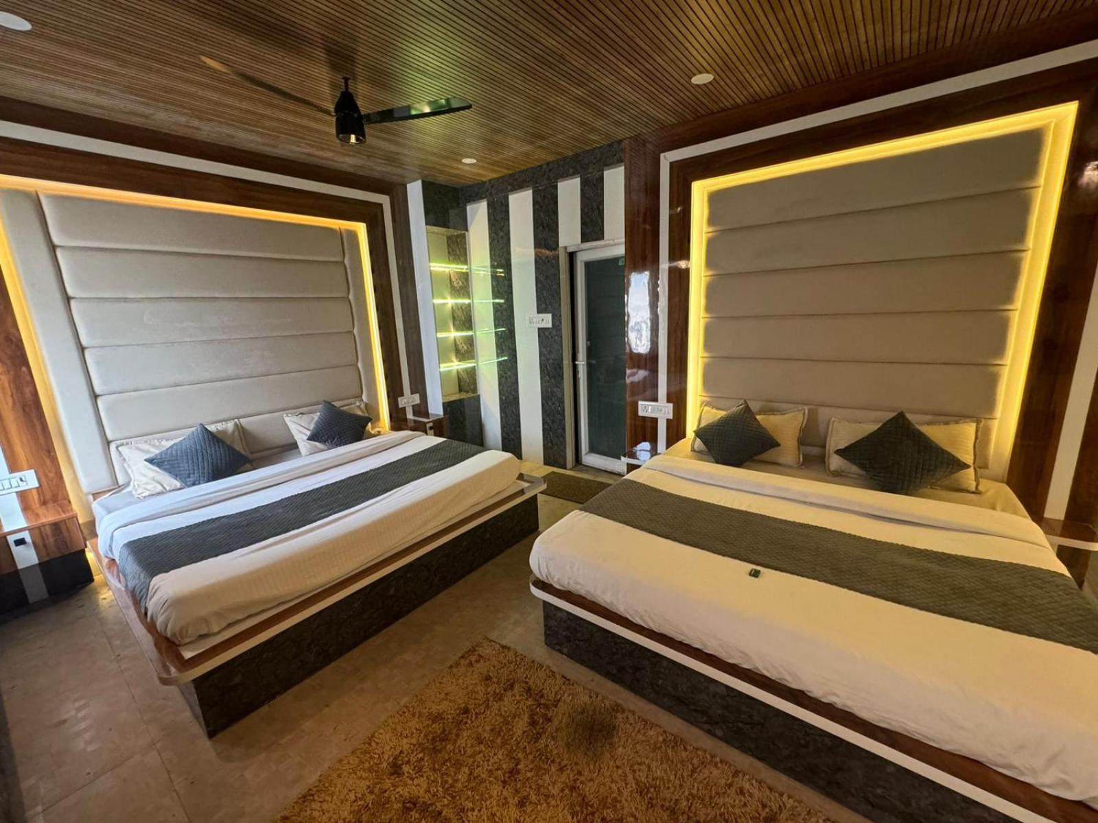 Hotel Dev Ganga Rishīkesh Zewnętrze zdjęcie