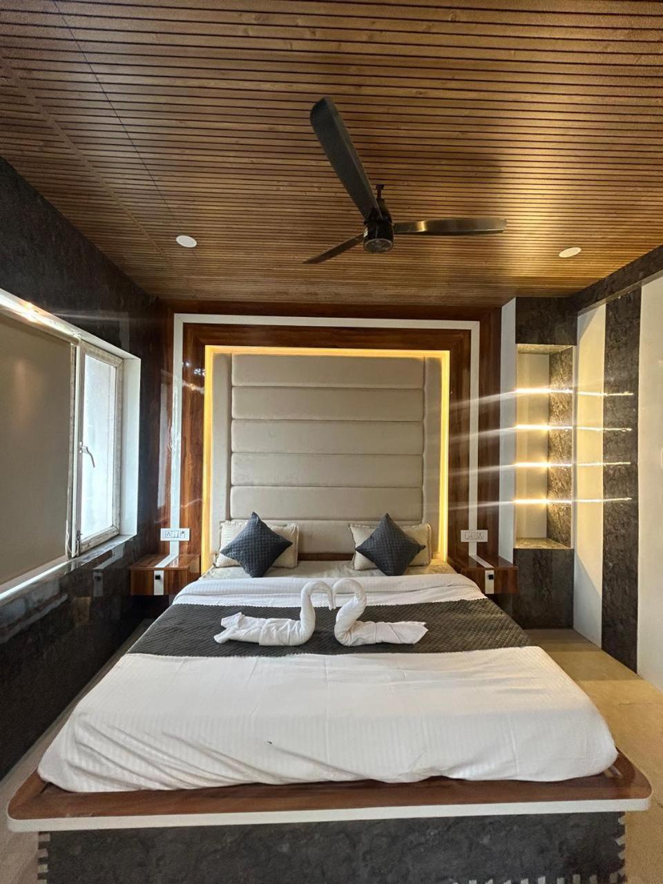 Hotel Dev Ganga Rishīkesh Zewnętrze zdjęcie