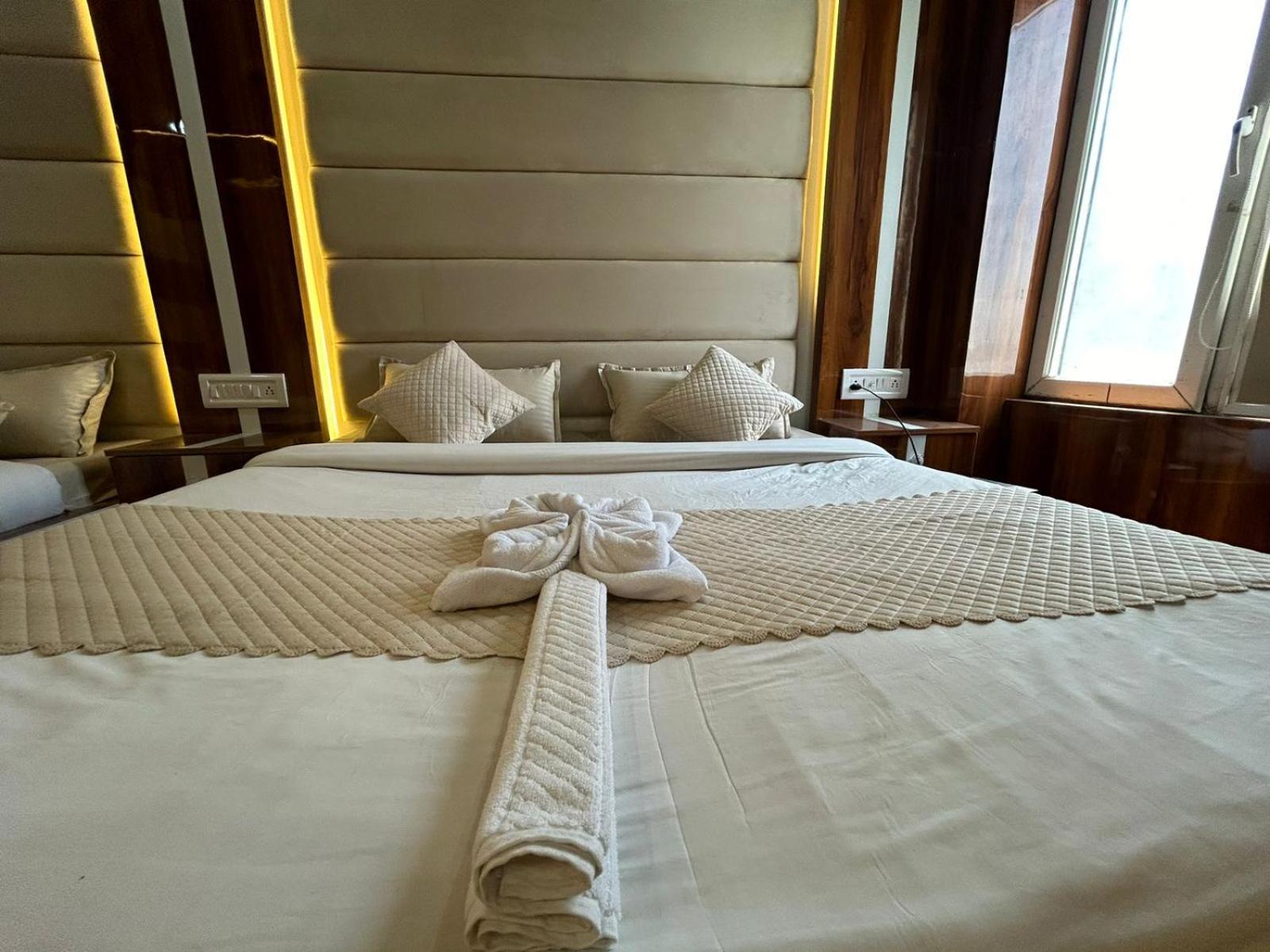Hotel Dev Ganga Rishīkesh Zewnętrze zdjęcie