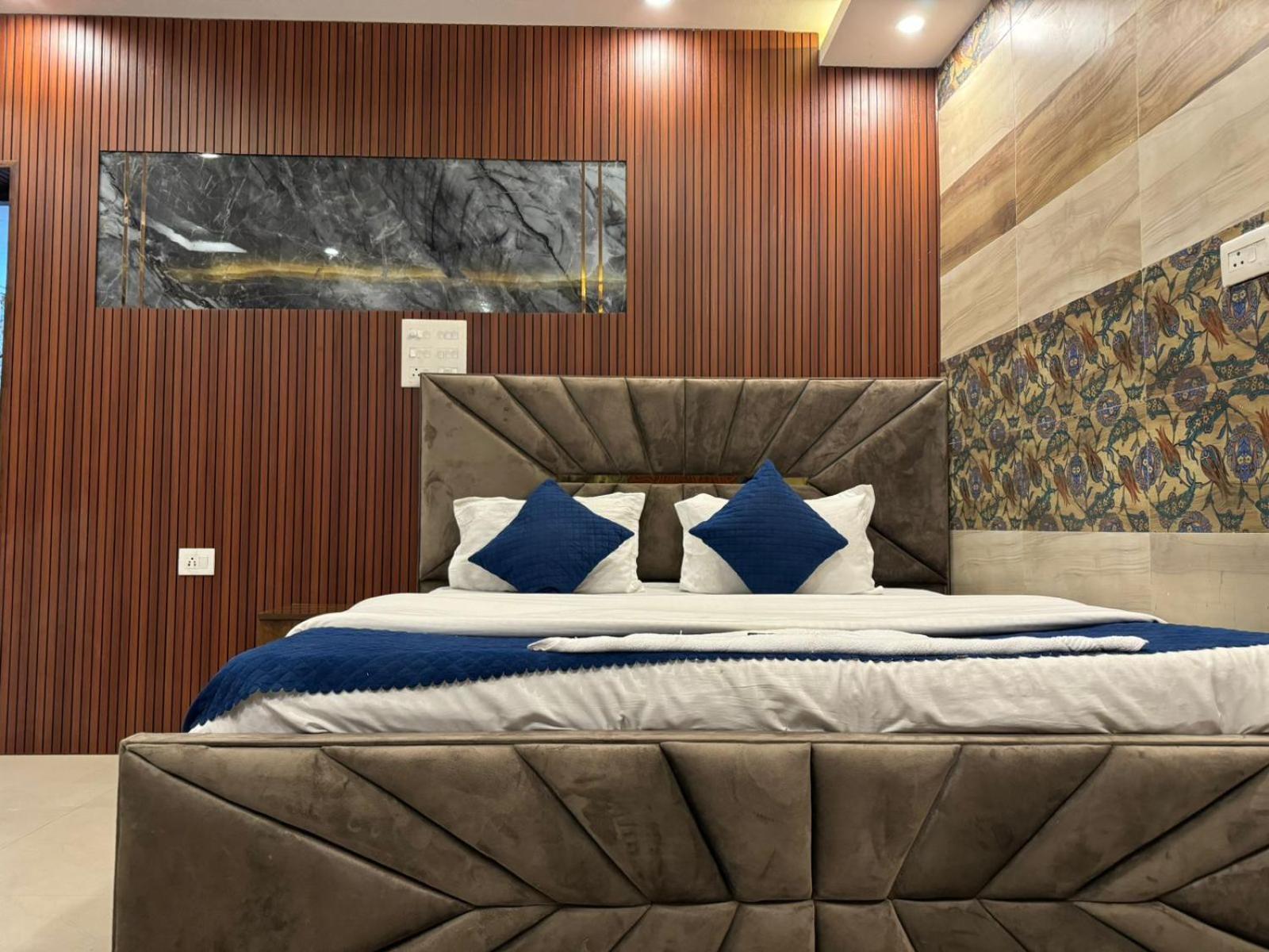 Hotel Dev Ganga Rishīkesh Zewnętrze zdjęcie