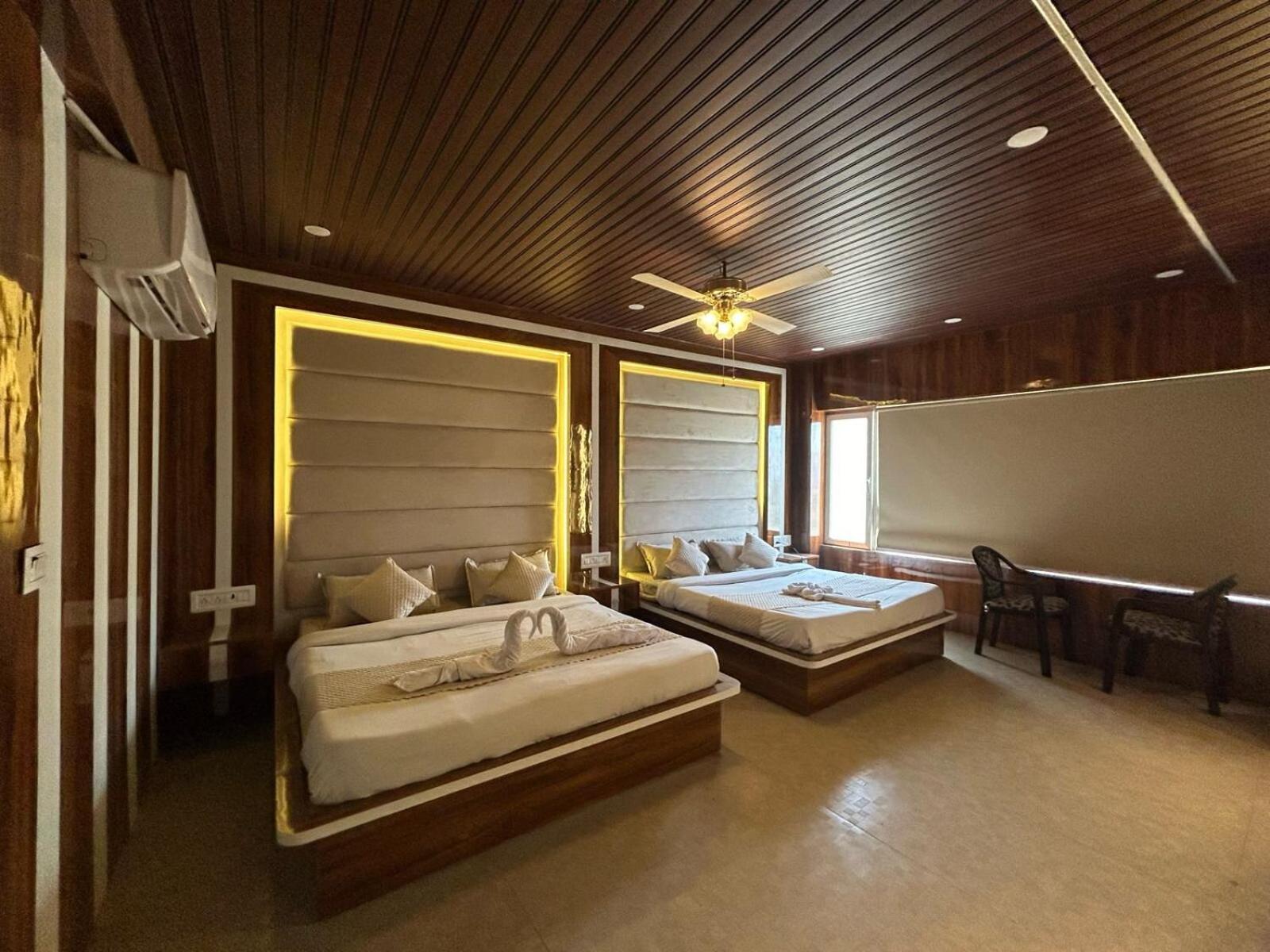 Hotel Dev Ganga Rishīkesh Zewnętrze zdjęcie